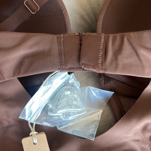 Skims Deep Plunge Shapewear Bodysuit - Picture 9 of 9